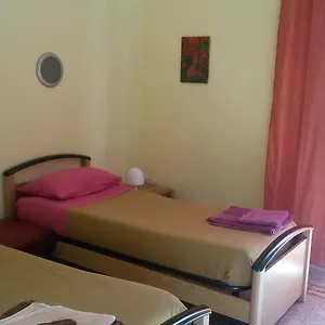 Trivani Perez Palermo